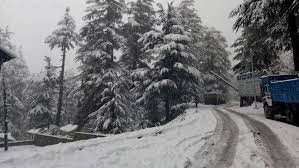 Snowfall in Uttarakhand: बर्फबारी ने तोड़ा 25 साल का रिकॉर्ड, निचले इलाकों में भी असर