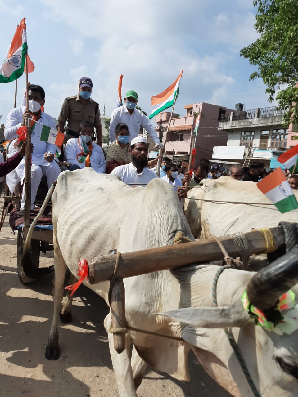 हरीश रावत बैलगाड़ी में  त्रिवेंद्र  रावत ग्रीष्मकालीन राजधानी गैरसैंण में  ओर बहुत कुछ ख़ास