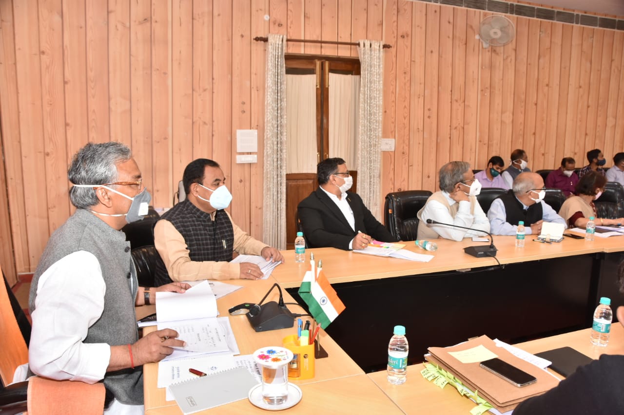 मुख्यमंत्री त्रिवेन्द्र सिंह रावत ने मुख्यमंत्री आवास में कैबिनेट मंत्री डॉ. हरक सिंह रावत के साथ वन, सेवायोजन एवं कौशल विकास, श्रम तथा आयुष विभाग की समीक्षा की।
