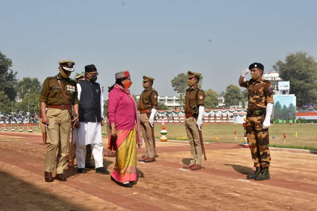 राज्यपाल ने ‘राज्य स्थापना दिवस’ की 20वीं वर्षगांठ पर पुलिस रैतिक परेड की सलामी ली