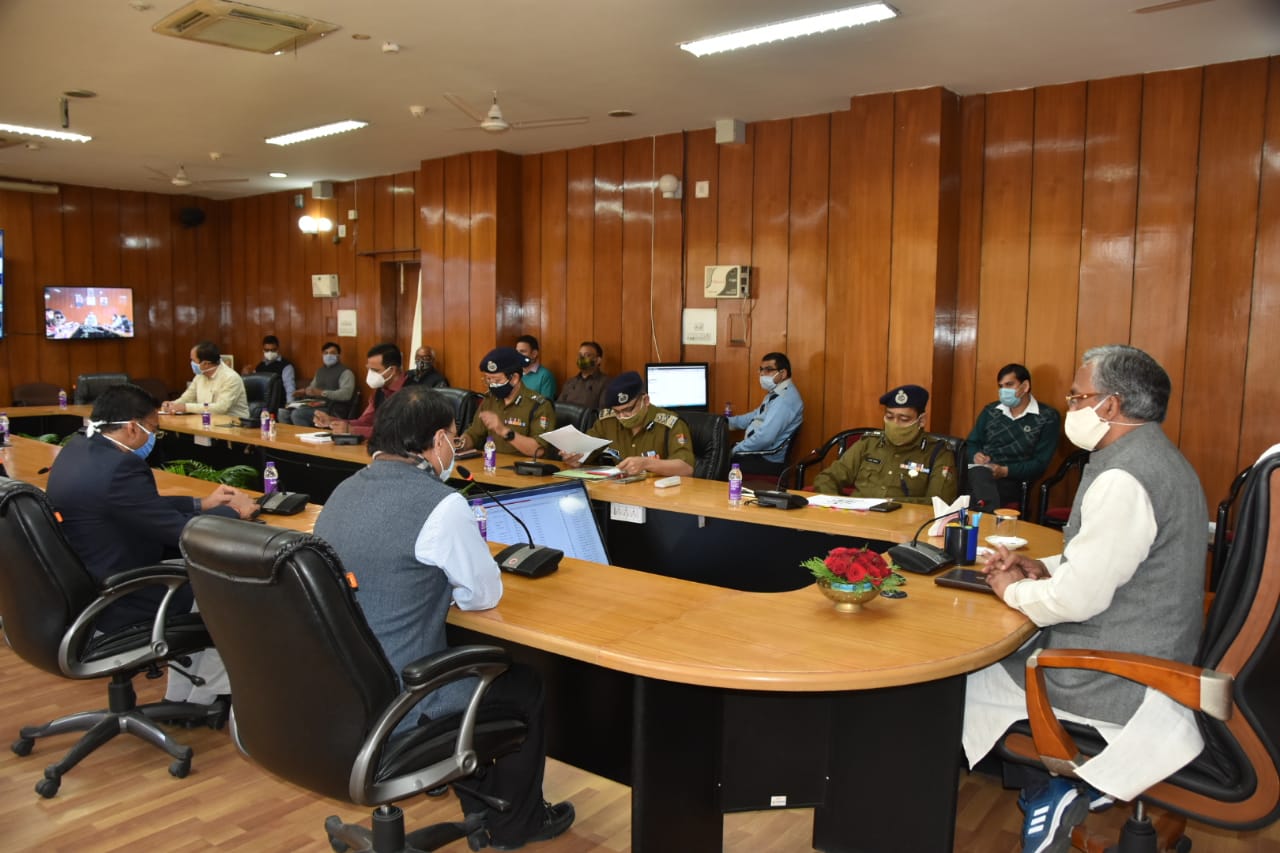 मुख्यमंत्री त्रिवेन्द्र सिंह रावत ने सचिवालय में कोविड के रोकथाम एवं बचाव कार्यों की समीक्षा करते हुए अधिकारियों को निर्देश दिये कि प्रदेश में कोविड टेस्टिंग और बढ़ाई जाय।