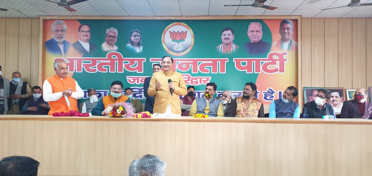 अन्नदाताओं को बरगला रहे है विपक्षी दल- डॉ निशंक