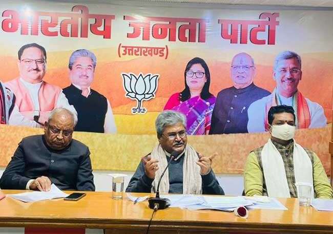 भाजपा प्रदेश प्रभारी दुष्यंत कुमार गौतम बोले त्रिवेंद्र सरकार कर रही है अच्छा कार्य, विपक्ष कर रहा है जनता को गुमराह
