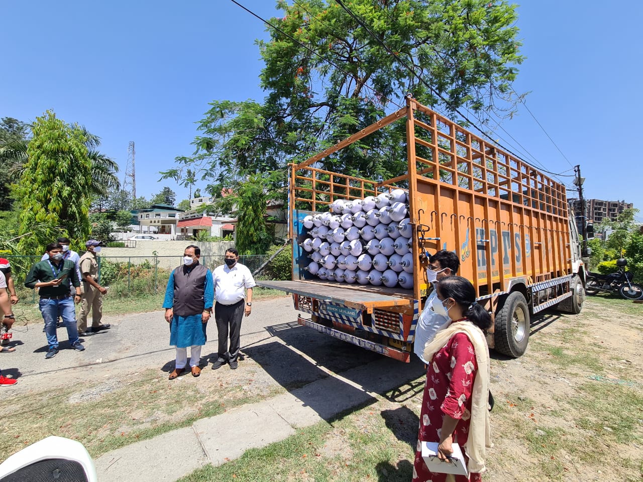 उत्तराखंड में बढ़ते संक्रमण ने बढ़ाई चिंता, मंत्री हरक ने गुजरात से मंगाई ऑक्सीजन