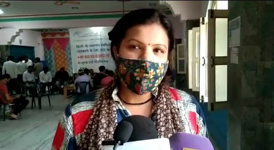 पौड़ी  गढ़वाल से ख़बर : आरती रावत ने लगा डाला नगर पंचायत प्रसाशन पर गंभीर आरोप