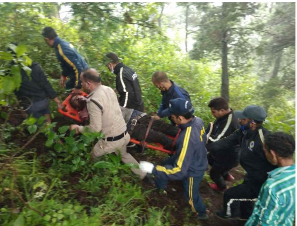 उत्तराखंड:800 मीटर गहरी खाई में जा गिरी सेंट्रो कार,4 व्यक्ति थे सवार