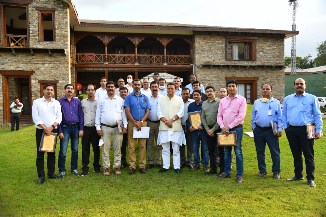 मुख्यमंत्री  पुष्कर सिंह धामी से गुरूवार को मुख्यमंत्री आवास में प्रदेश के विभिन्न उद्योगों के मानव संसाधन प्रबन्धकां ने भेंट की,रोजगार उपलब्ध  सम्बन्ध में आपसी संवाद एवं परिचर्चा हुई