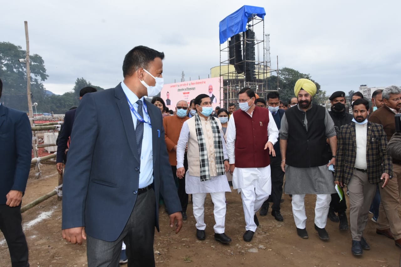 मुख्यमंत्री पुष्कर सिंह धामी ने परेड ग्राउण्ड का स्थलीय निरीक्षण कर विभिन्न व्यवस्थाओं का लिया जायजा