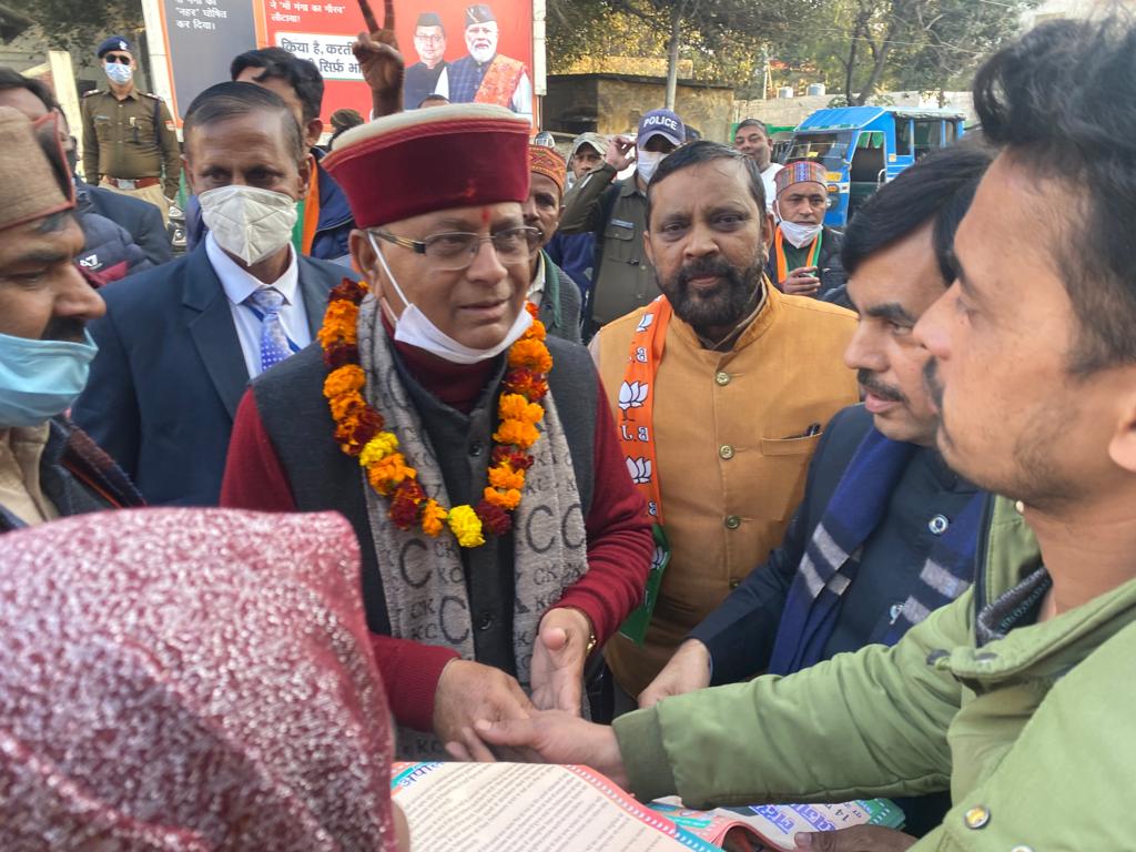 देहारादून: राजपुर रोड़ विधानसभा के प्रत्याशी खजानदास ने मौसम बना दिया , पूर्व केन्द्रीय मंत्री शाहनवाज हुसैन ने भी खजानदास के पक्ष में मतदान करने की अपील