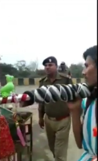 उत्तराखंड:पुलिस कर्मी का कांवड़ियों के साथ गाली गलौज का वीडियो वायरल, पुलिस बोली मामले की होंगी जाँच