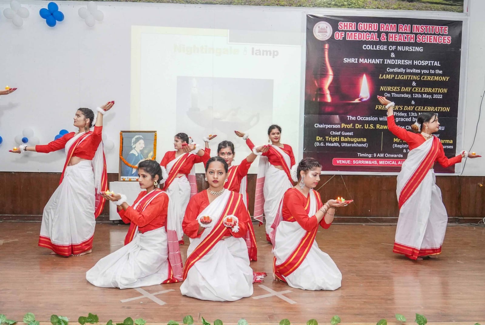 एसजीआरआर कॉलेज ऑफ नर्सिंग में धूमधाम से मनाया गया इंटरनेशनल नर्सिंग डे एकल गायन में बीएससी नर्सिंग की पल्लवी व एकल डांस में पूनम अव्वल मनीषा राणा, कंचन, प्रांजली उनियाल व आयुषी बेस्ट नर्सिंग स्टूडेंट से सम्मानित