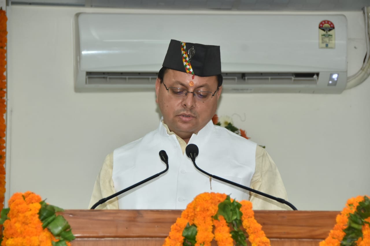 मुख्यमंत्री पुष्कर सिंह धामी ने  विधानसभा सदस्य के रूप में शपथ ली,   मुख्यमंत्री पुष्कर सिंह धामी ने कहा कि आज उनके साथ प्रदेश के हर व्यक्ति ने प्रदेश के विकास के लिए संकल्प लिया है। यह विकल्प रहित संकल्प है
