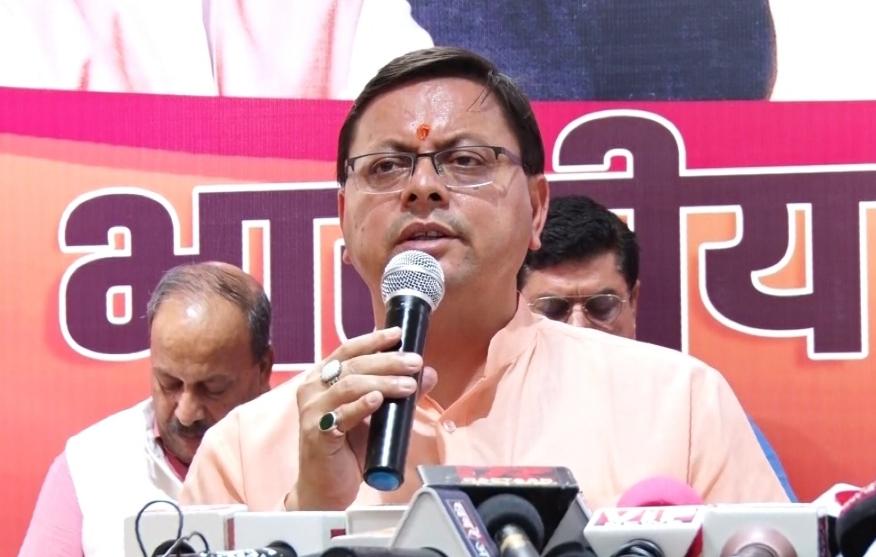 मुख्यमंत्री पुष्कर सिंह धामी ने ‘अग्निपथ योजना’ के माध्यम से नौजवानों के लिए भारतीय सेना के द्वार खोलने हेतु माननीय प्रधानमंत्री नरेन्द्र मोदी एवं केंद्रीय रक्षा मंत्री राजनाथ सिंह का आभार व्यक्त किया।