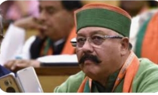 उत्तराखंड चार धाम श्री बदरीनाथ, श्री केदारनाथ, श्री गंगोत्री,श्री यमुनोत्री धाम के मंदिर परिसर में तीर्थयात्रियों को किसी दुर्घटना पर अब एक लाख रूपये का बीमा कवर मिलेगा।
