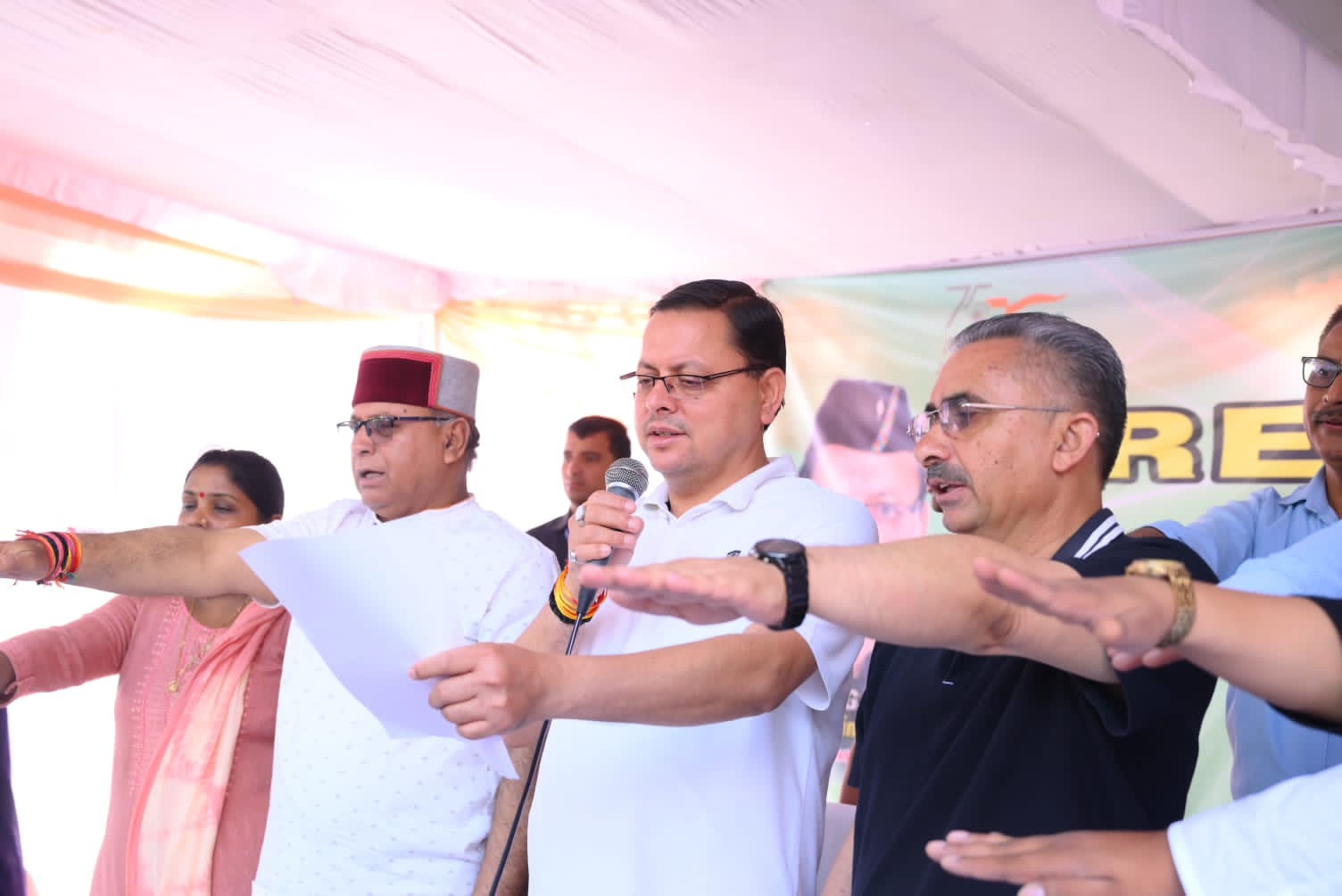 मुख्यमंत्री पुष्कर सिंह धामी ने कहा कि क्लीन सिटी, ग्रीन सिटी एवं देहरादून को स्वच्छ करने का कार्य समाज सेवा ,प्रकृति, पर्यावरण एवं श्रमदान का कार्य है।