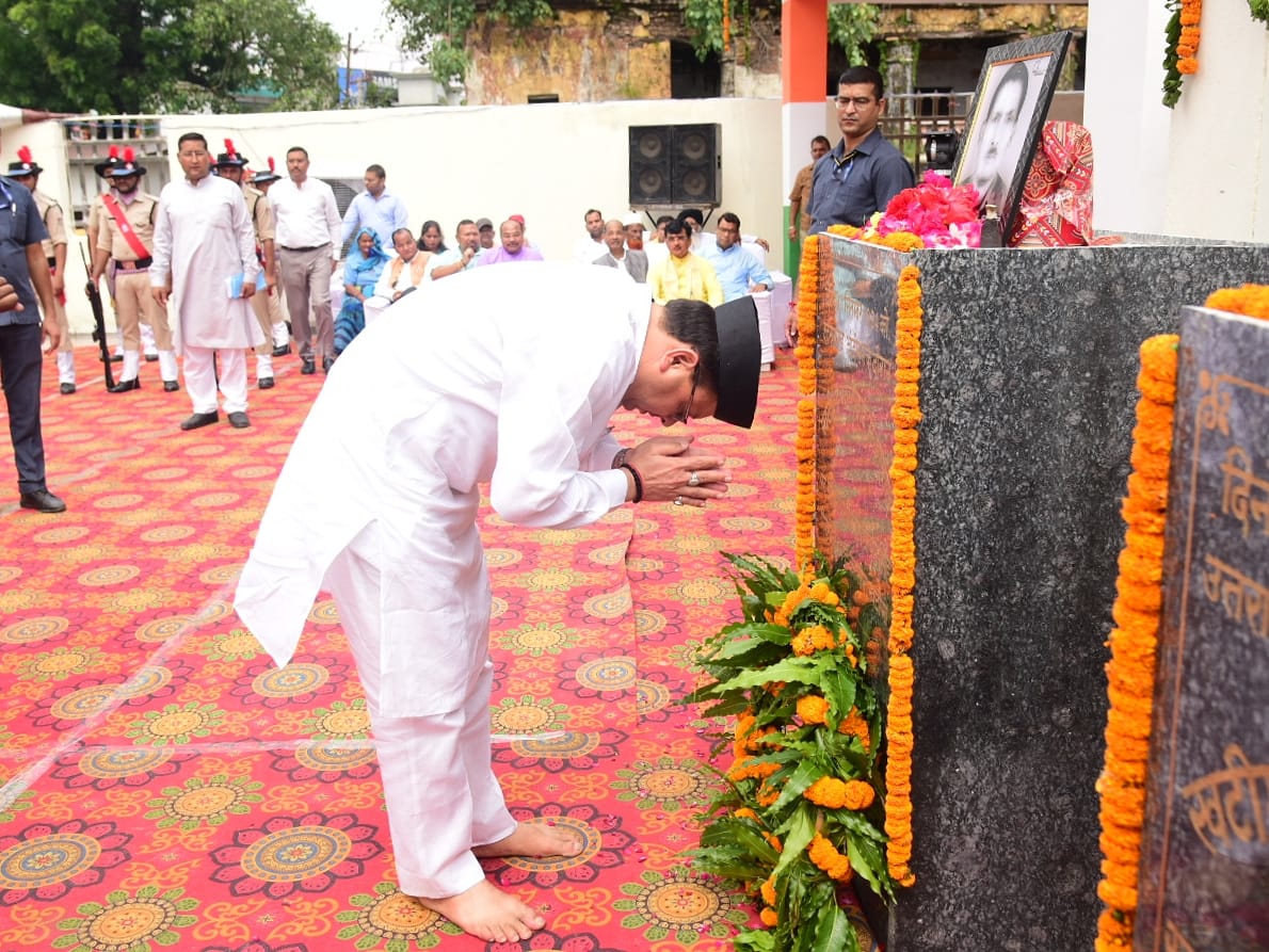 मुख्यमंत्री ने खटीमा में शहीद राज्य आंदोलनकारियों को श्रद्धांजलि दी