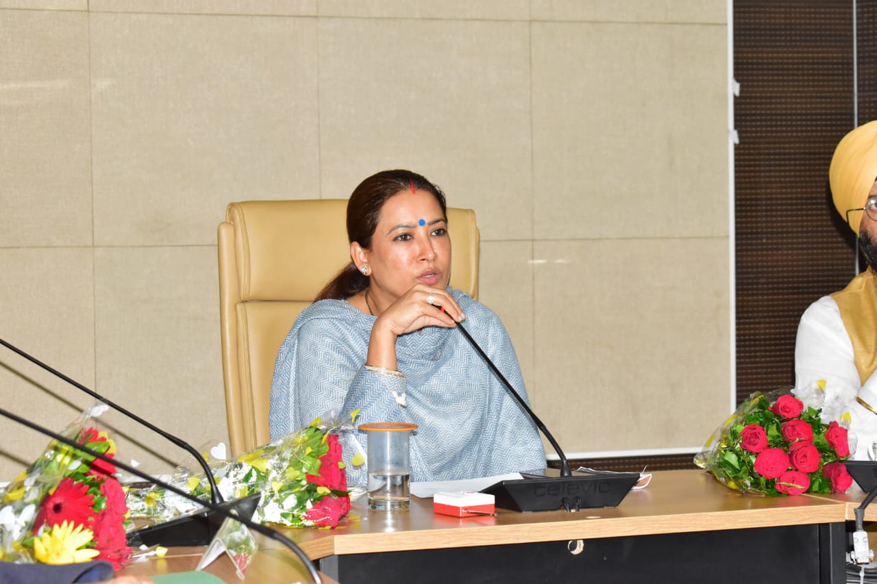 खाद्य मंत्री रेखा आर्या ने ली जिलाधिकारी कार्यालय सभागार उधमसिंह नगर में खरीफ खरीद फसल की समीक्षा बैठक
