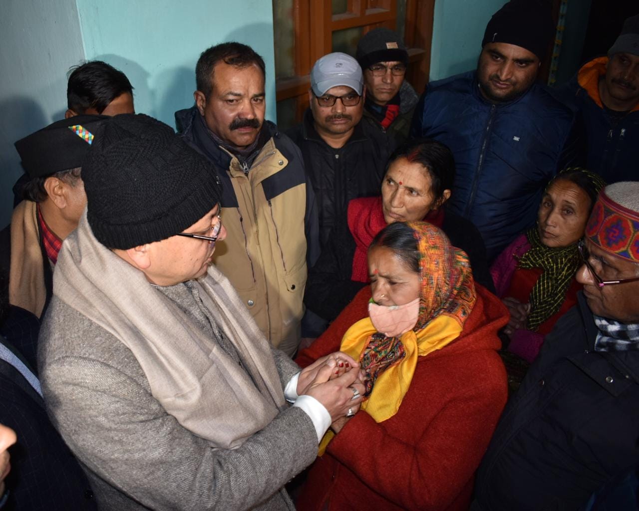 ग्राउंड जीरो पर अपनों के बीच सीएम धामी: प्रभावित लोगों से की मुलाकात..भू-धसाव से प्रभावित क्षेत्रों का किया स्थलीय निरीक्षण कहा पूरी सरकार आपके साथ..प्रधानमंत्री ने दिया है हर संभव सहयोग का आश्वासन