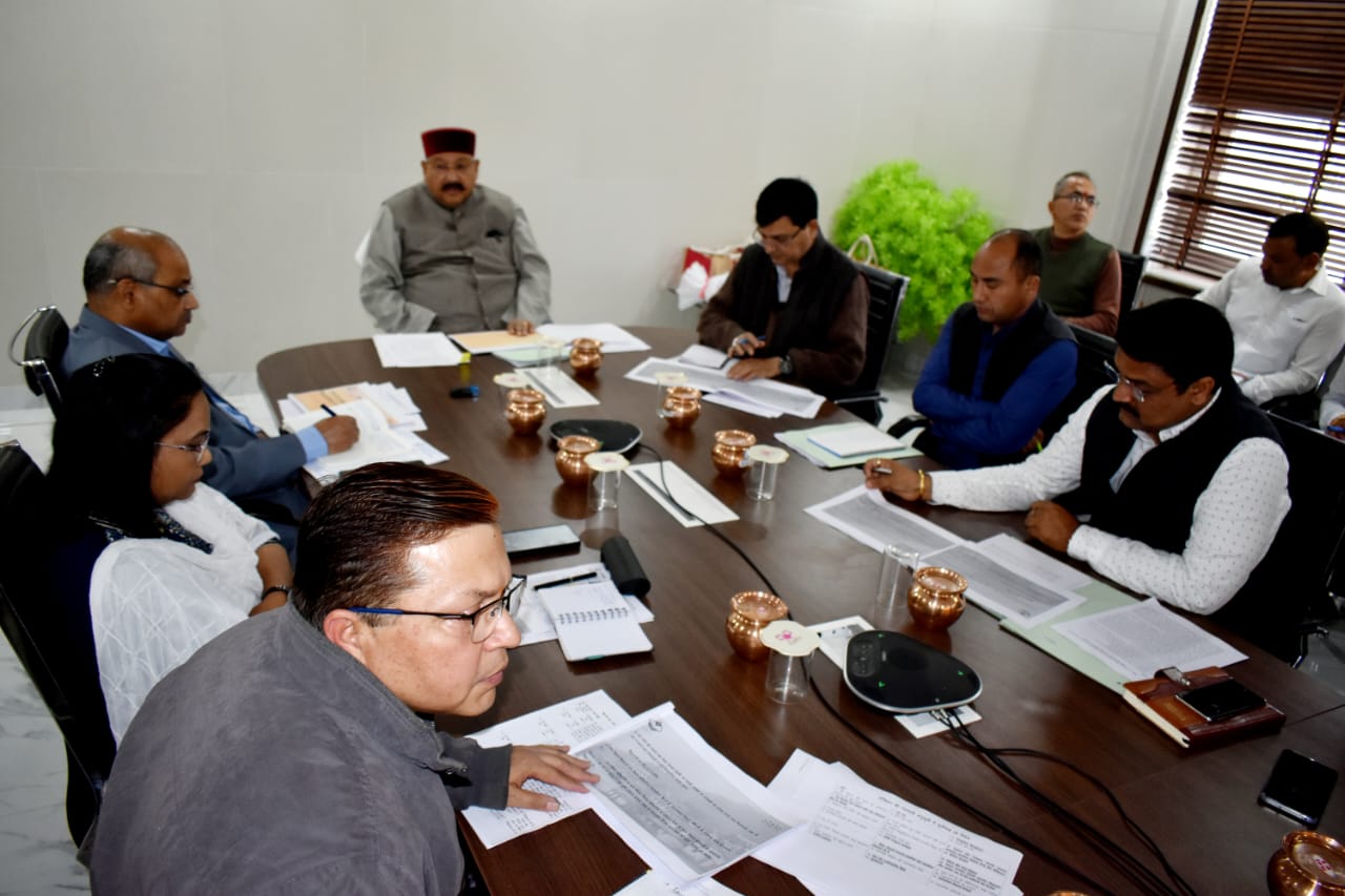 महाराज ने कड़े शब्दों में निर्देशित किया कि त्रिस्तरीय पंचायतों में किसी भी प्रकार के भ्रष्टाचार को बर्दाश्त नहीं किया जाएगा तथा जिन भी स्थानों में भ्रष्टाचार आदि की शिकायत मिलती है तो सम्बन्धित के खिलाफ एफ0आई0आर0 दर्ज की जाएगी।