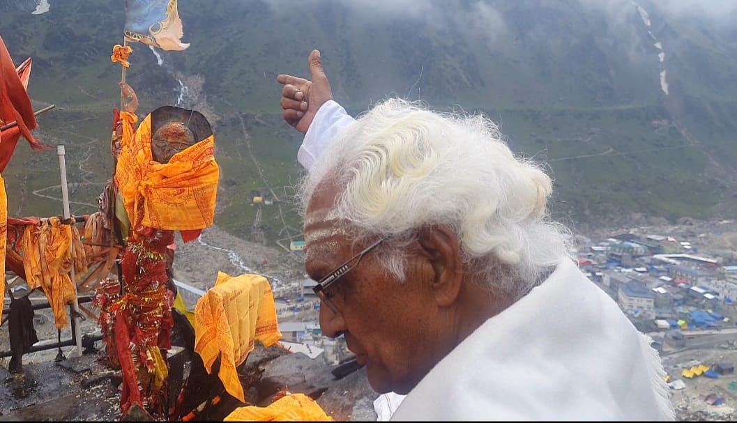 श्री बदरीनाथ- केदारनाथ मंदिर समिति सदस्य श्रीनिवास पोस्ती ने कहा कि केदारनाथ मंदिर गर्भ गृह में दानीदाता द्वारा लगाये गये सोने को पीतल बताया जाना गलत है यह तीर्थो तथा तीर्थपुरोहितों का अपमान है।