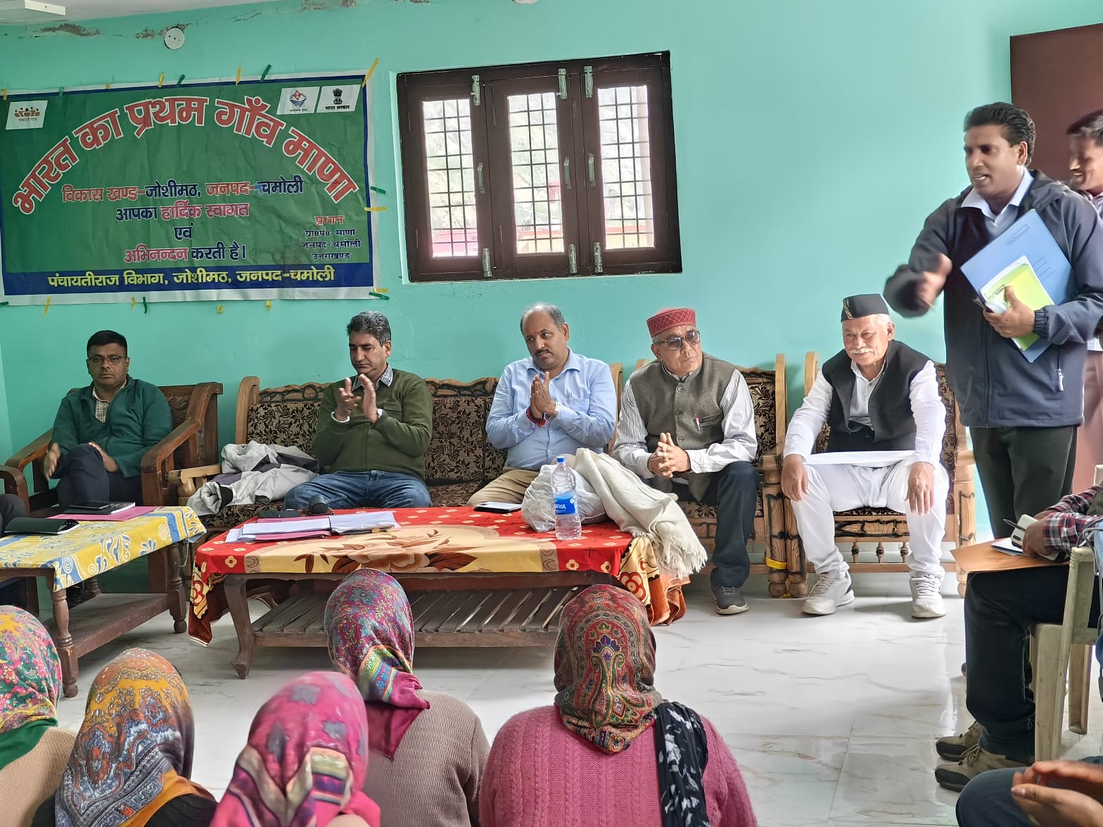 प्रथम सीमान्त गाॅव /वाइबै्रंट गाॅव माणा में आयोजित हुआ जनसंवाद विकास कार्यों की हुई समीक्षा बैठक जाने क्या थे चर्चा के बिंदु और सचिव कार्यक्रम क्रियान्वयन दीपक कुमार ने क्या दिया निर्देश ..