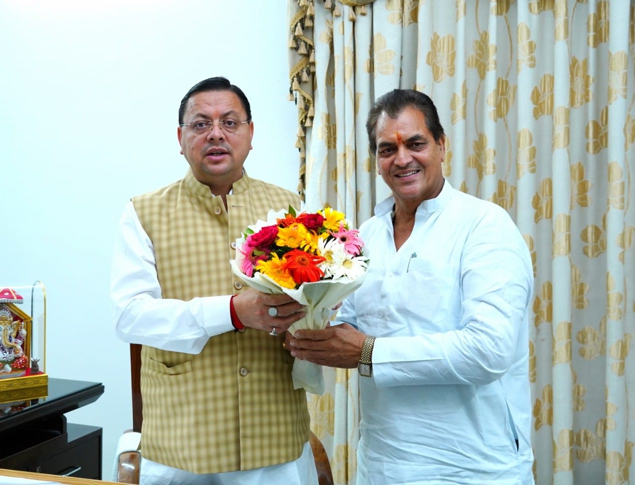 डॉक्टर अग्रवाल ने इन्वेस्टर समिट के लिए अभी तक देश और विदेश से विभिन्न औद्यौगिक घरानों के साथ 39 हजार करोड़ के इन्वेस्टमेंट एमओयू साइन करने पर बधाई दी