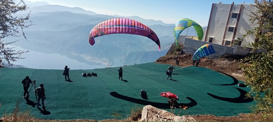 उत्तराखण्ड का नया आकर्षण बनती टिहरी झील 24 नवंबर से शुरू होगा अंतरराष्ट्रीय एक्रो फेस्टिवल