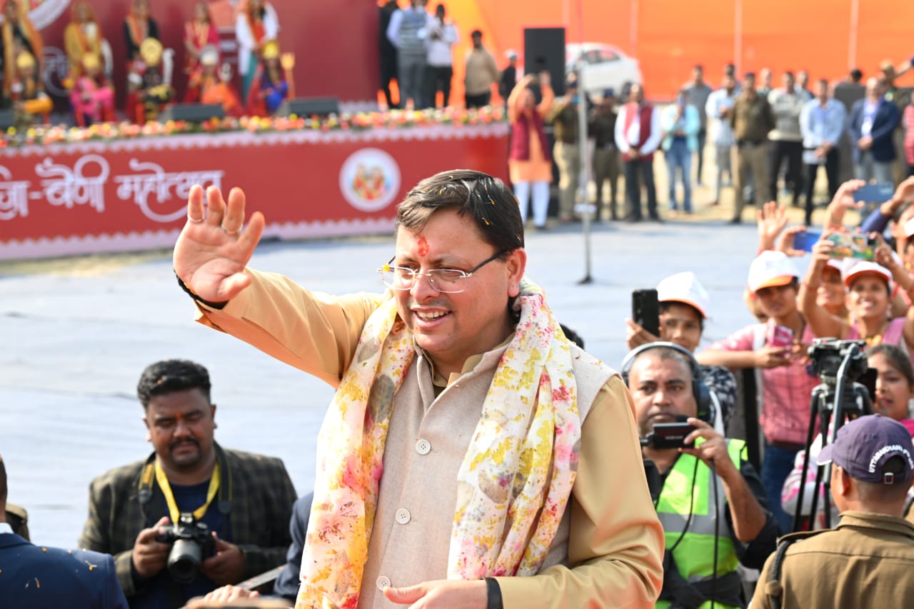 लोकल उत्पाद पहाड़ की पहचान के साथ ही राज्य की आर्थिकी में भी सहायक है। विदेशों में उत्तराखंड के हथकरघा और हस्तकला की मांग बढ़ती जा रही है : धामी
