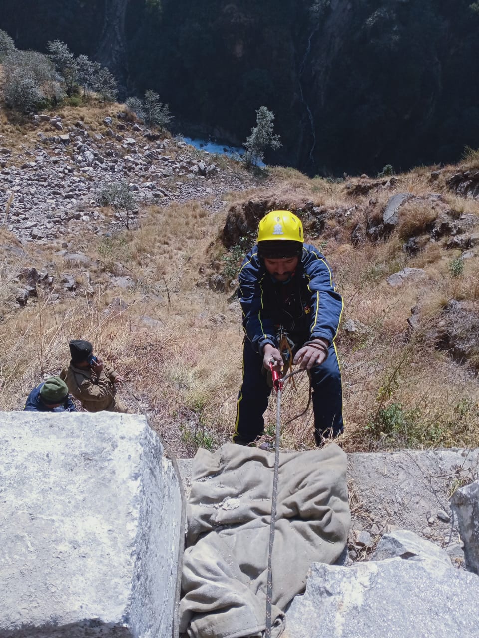 जनपद पिथौरागढ़- गर्वाधार के पास वाहन हुआ दुर्घटनाग्रस्त, SDRF ने किये दो शव बरामद