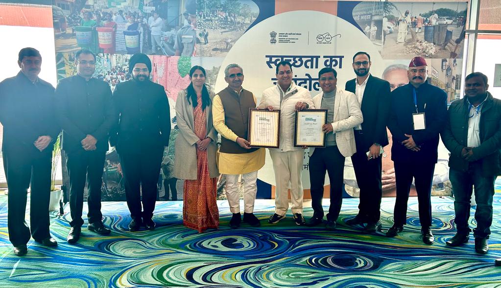 विभागीय मंत्री डॉ प्रेमचंद अग्रवाल ने बताया कि नगर निगम देहरादून को राज्य के नगर निगम की श्रेणी में क्लीन सिटी के रूप में प्रथम पुरस्कार मिला है, जबकि नॉर्थ जोन में 68वीं रैंक हासिल हुई है