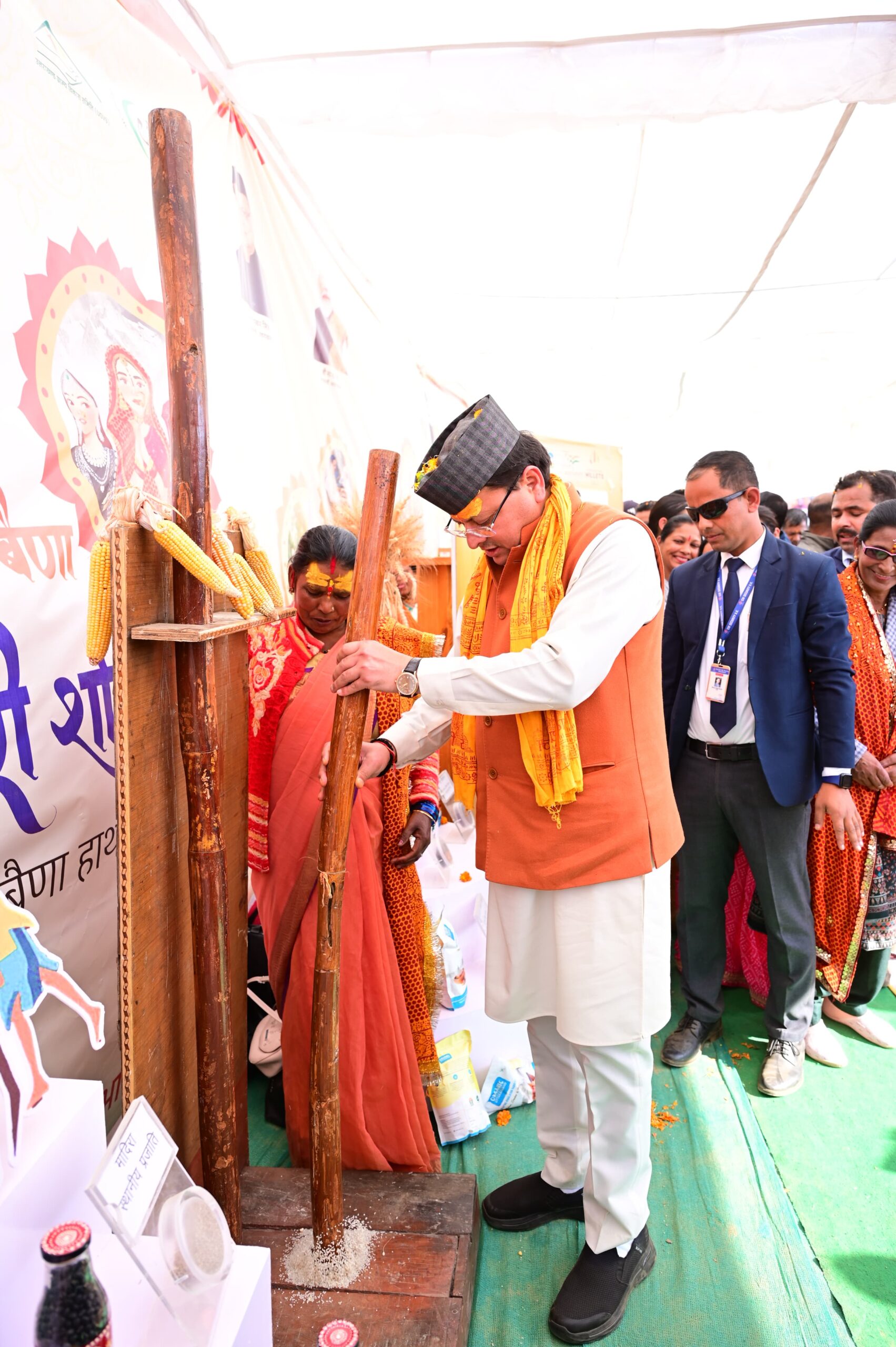 प्रदेश के अन्य जिलों की भांति ही अपनी जन्मभूमि में माताओं बहनों के प्यार और दुलार से अविभूत दिखे मुख्यमंत्री