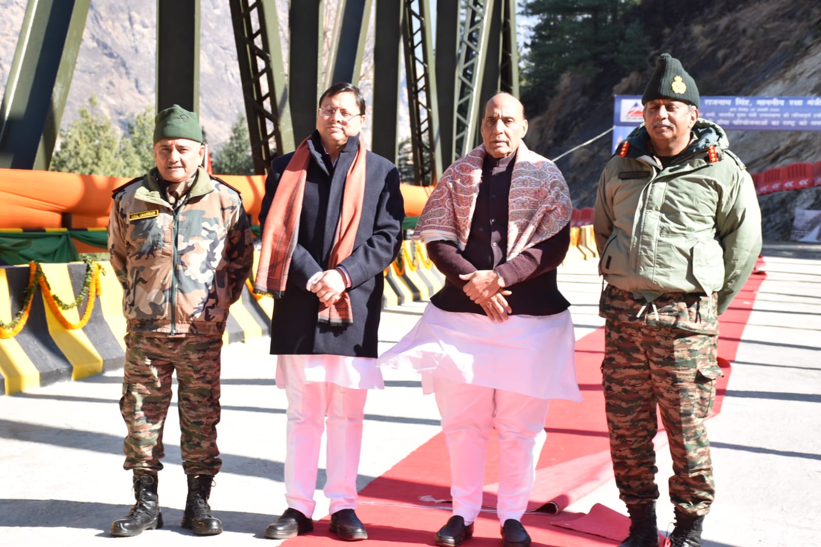 न्यू इंडिया’ का नया आत्मविश्वासः पहाड़ों पर बुनियादी ढांचे का विकास किया जा रहा है और लोगों की सुरक्षा सुनिश्चित करने और सेना को प्रतिकूल परिस्थितियों से प्रभावी ढंग से निपटने में मदद करने के लिए पहाड़ियों पर सेना तैनात की जा रही है’