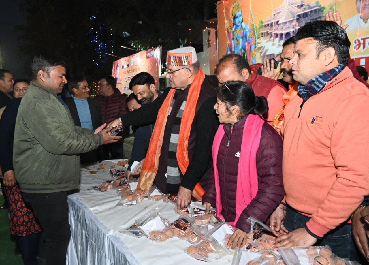 कैबिनेट मंत्री गणेश जोशी ने प्रभु राम की जोत भी जलाई तथा भगवान राम के गीतों पर जमकर उत्सव मनाया गया 
