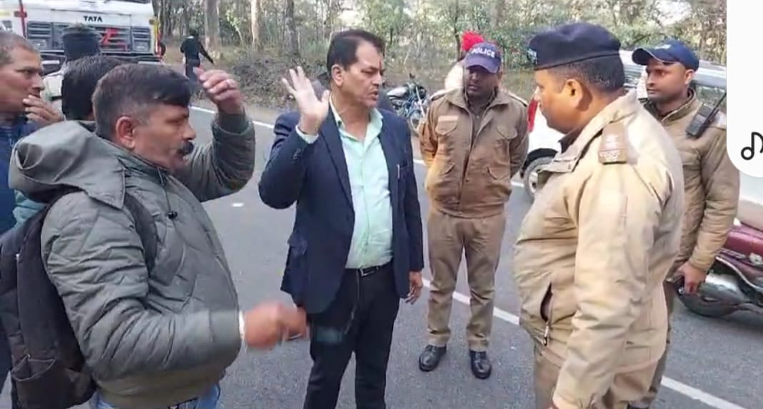 बेहद संवेदनशील मंत्री अग्रवाल : दुर्घटना में घायल चार लोगों को अपने सरकारी वहां पर बिठाया.. पढ़े पूरी खबर ..