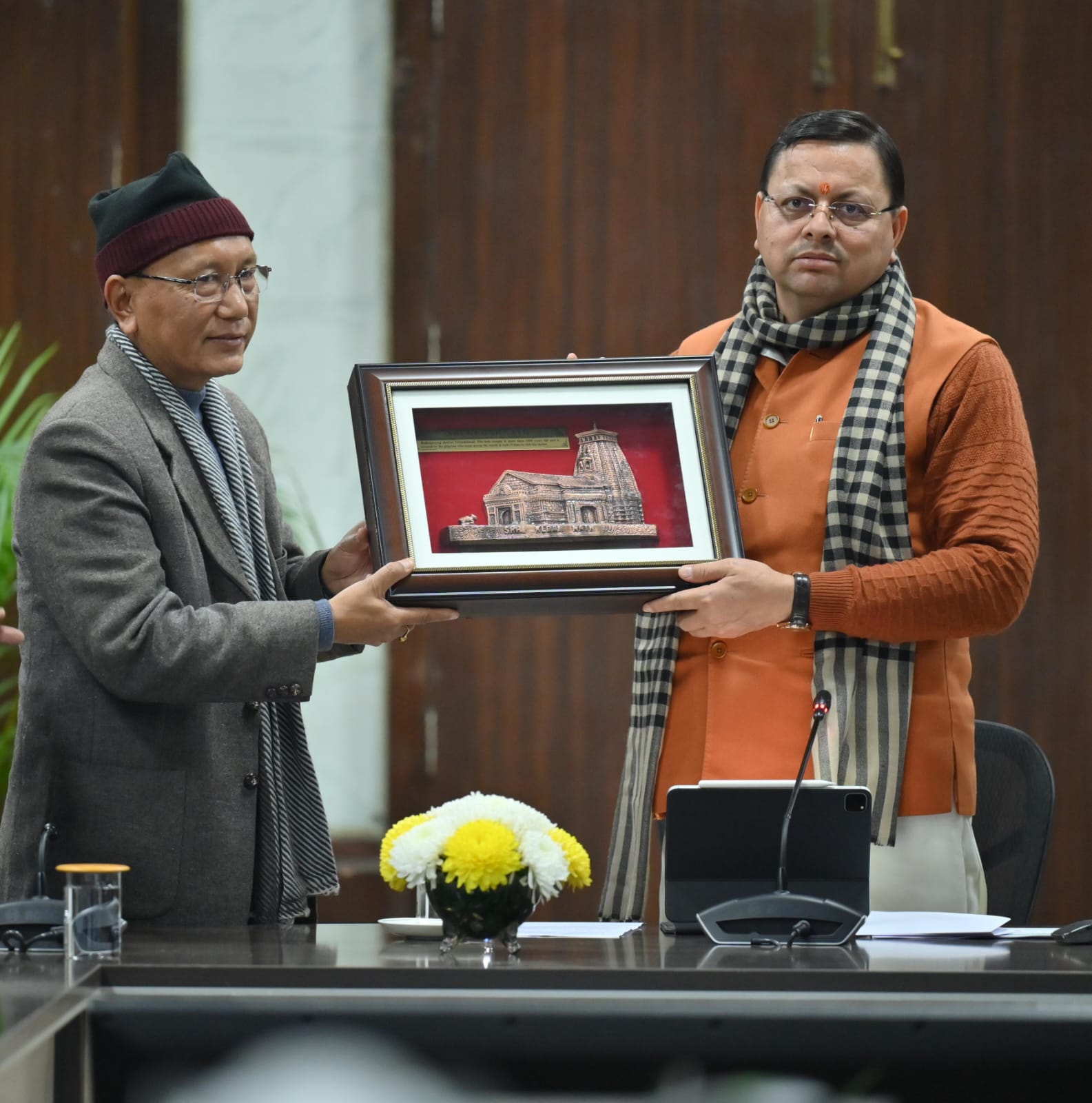 20 साल के भीतर पहली बार घाटे से उभरकर की रिकॉर्ड 56 करोड़ मुनाफे की कमाई, धामी ने परिवहन विभाग के सचिव व निगम के प्रबंध निदेशक को किया सम्मानित.
