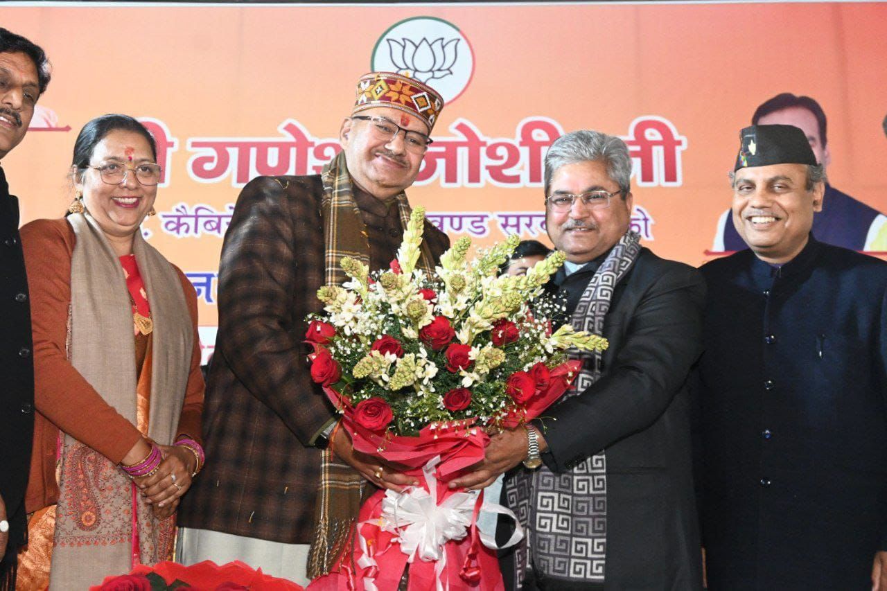 कैबिनेट मंत्री गणेश जोशी के जन्मदिवस पर उन्हें शुभकामनाये देते बीजेपी के राष्ट्रीय महामंत्री दुष्यंत गौतम