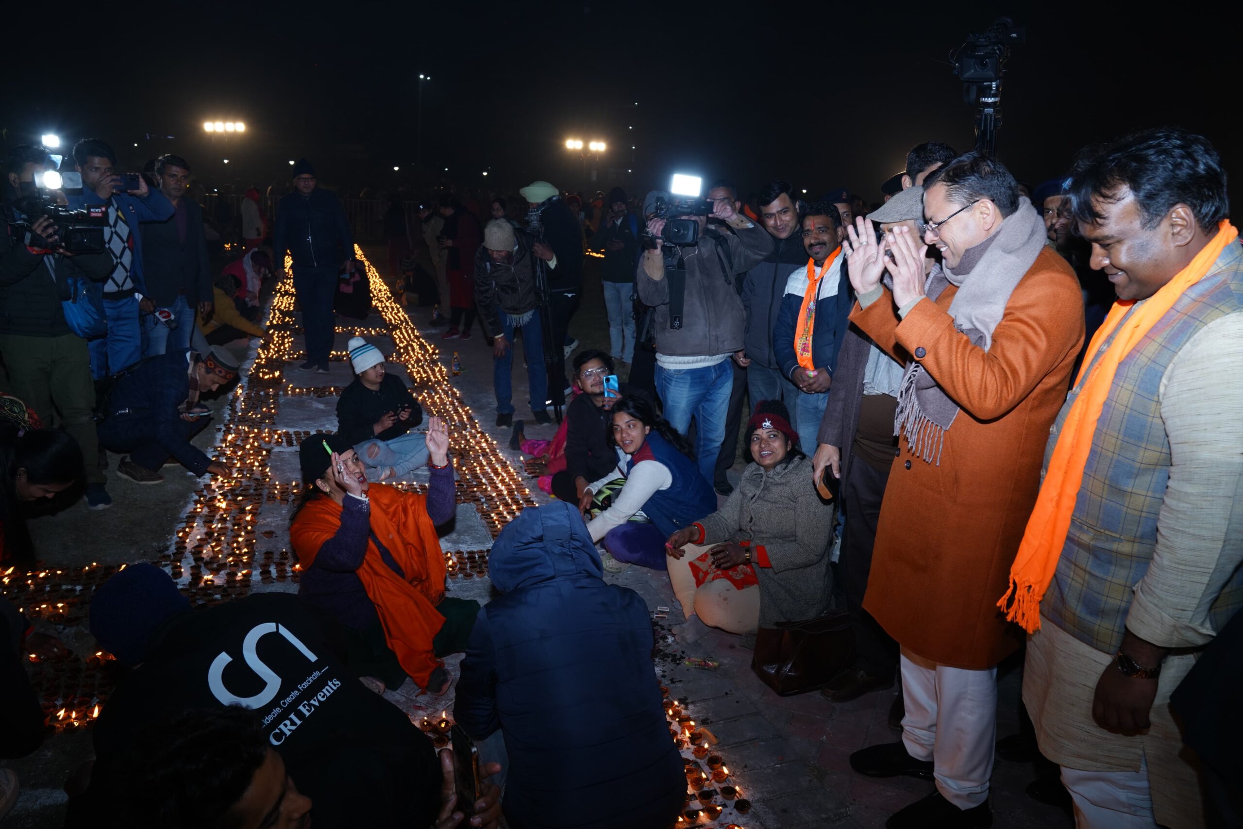 मुख्यमंत्री धामी की मौजूदगी में परेड ग्राउंड देहरादून में 1.5 लाख से अधिक दीप किए प्रज्वलित.