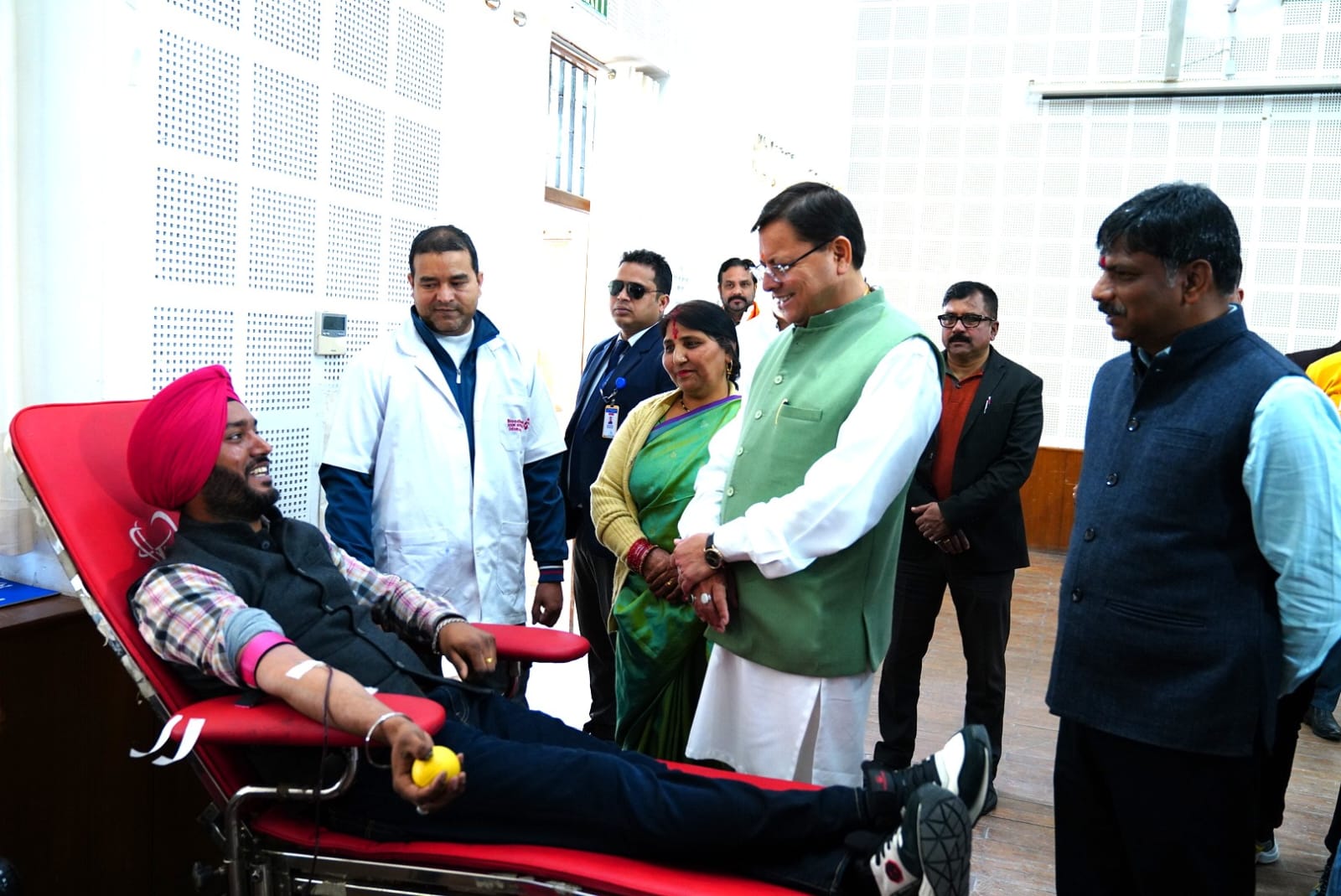 रक्तदान को महादान की संज्ञा दी गयी है यह मानव जीवन से जुड़ा विषय है :धामी