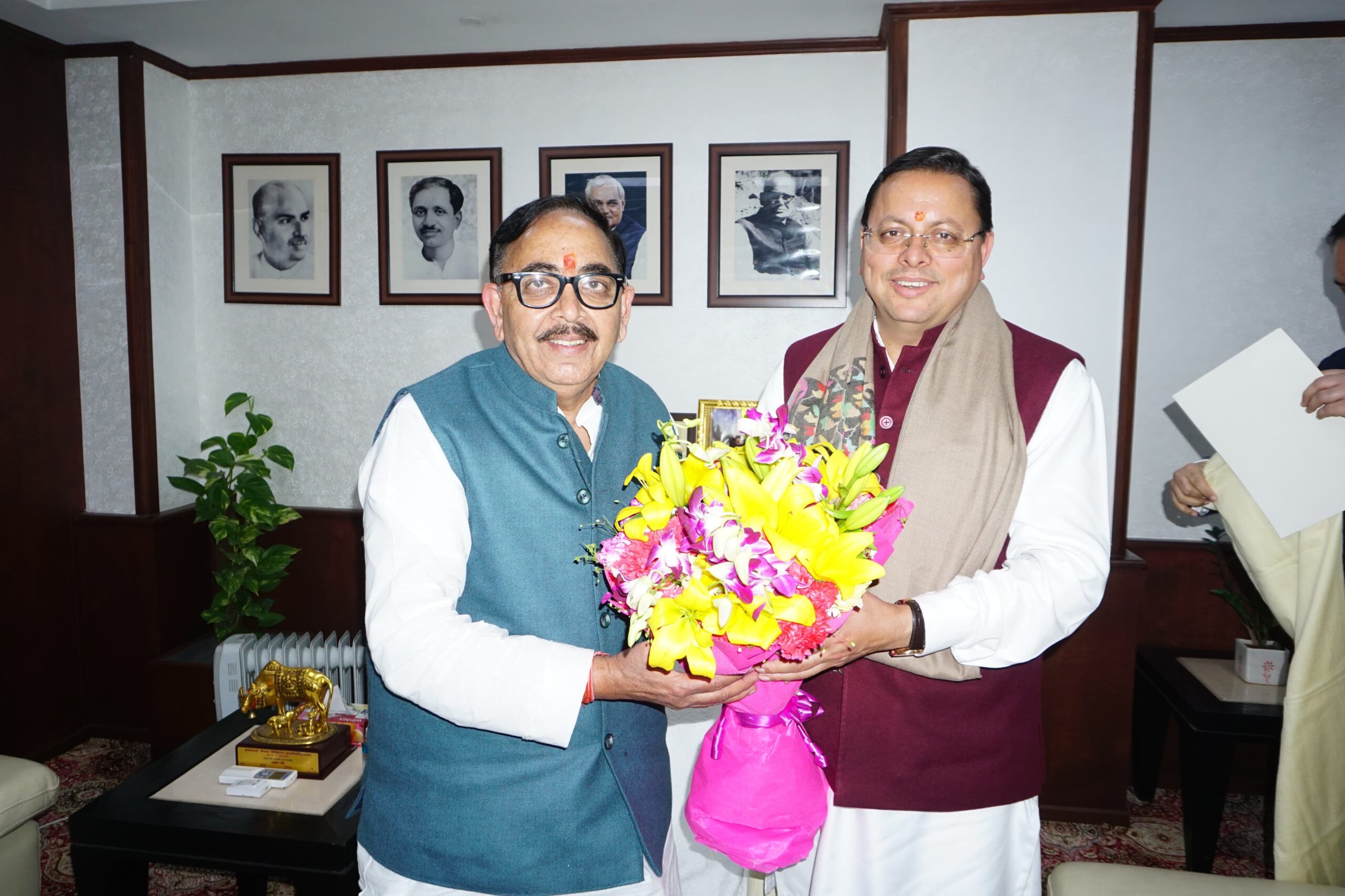 मुख्यमंत्री पुष्कर सिंह धामी ने नई दिल्ली में केंद्रीय मंत्री भारी उद्योग डॉ० महेन्द्र नाथ पाण्डेय से भेंट की