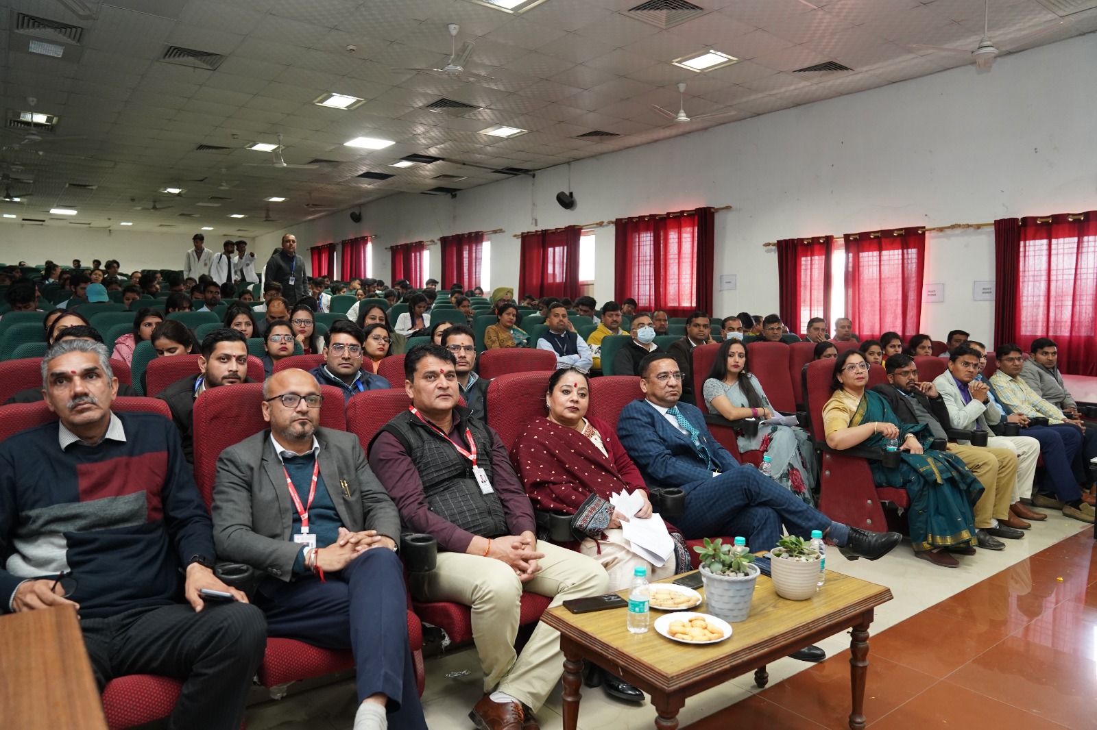 एसजीआरआर यूनिवर्सिटी में फार्मा अन्वेषण 2024 उत्सव का आयोजन स्कूल ऑफ़ फार्मास्यूटिकल साइंसेज द्वारा राष्ट्रीय फार्मेसी शिक्षा दिवस पर आयोजित किया गया उत्सव