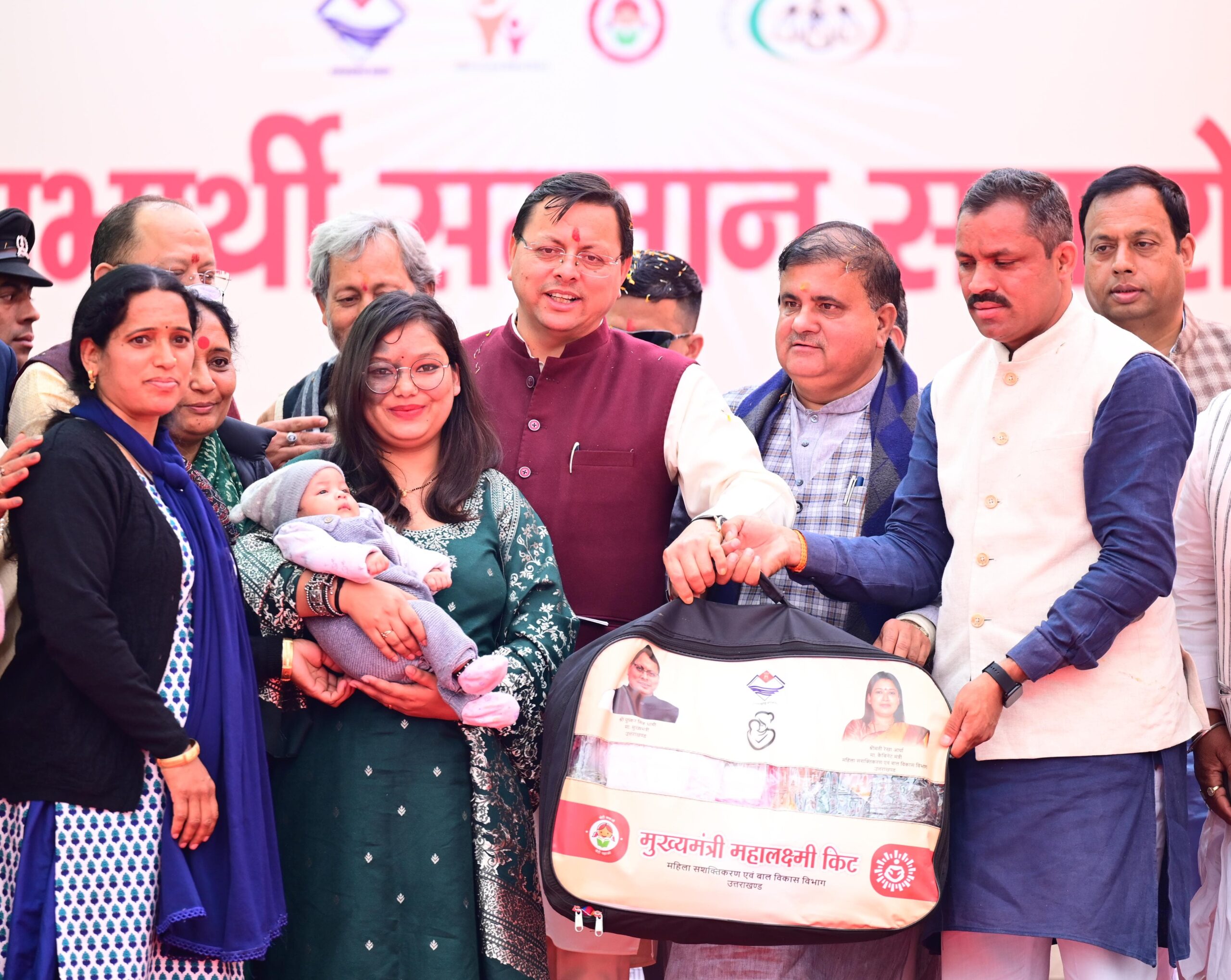 मुख्यमंत्री ने प्रदेश का जिक्र करते हुए कहा कि इस देवभूमि और वीर भूमि के सपूतों ने हमेशा देश की रक्षा के लिए अपना सर्वस्व अर्पित किया है