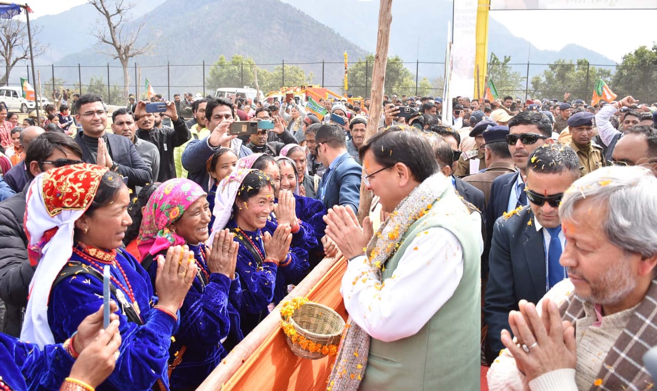 मुख्यमंत्री ने कहा कि प्रधानमंत्री नरेंद्र मोदी के नेतृत्व में राज्य सरकार समाज के अंतिम छोर में खड़े व्यक्ति तक हर योजना का लाभ पहुंचाने का प्रयास कर रही है :धामी