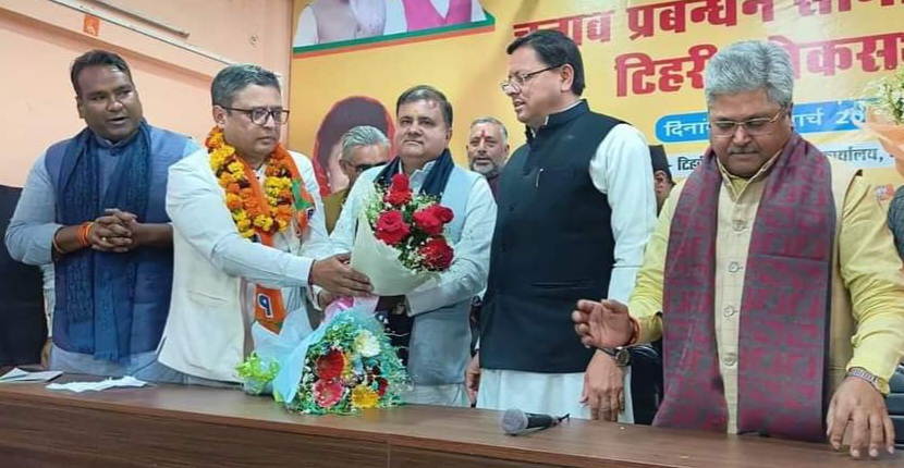 सत्ता चलाने का कुशल हुनर मुख्यमंत्री ने आवाम के सामने इस कदर परोस रखा है कि राज्य की जनता के साथ-साथ कांग्रेस के दर्जनों नेताओं को भी मुख्यमंत्री धामी की राजनीतिक धमक का आभास हो गया है