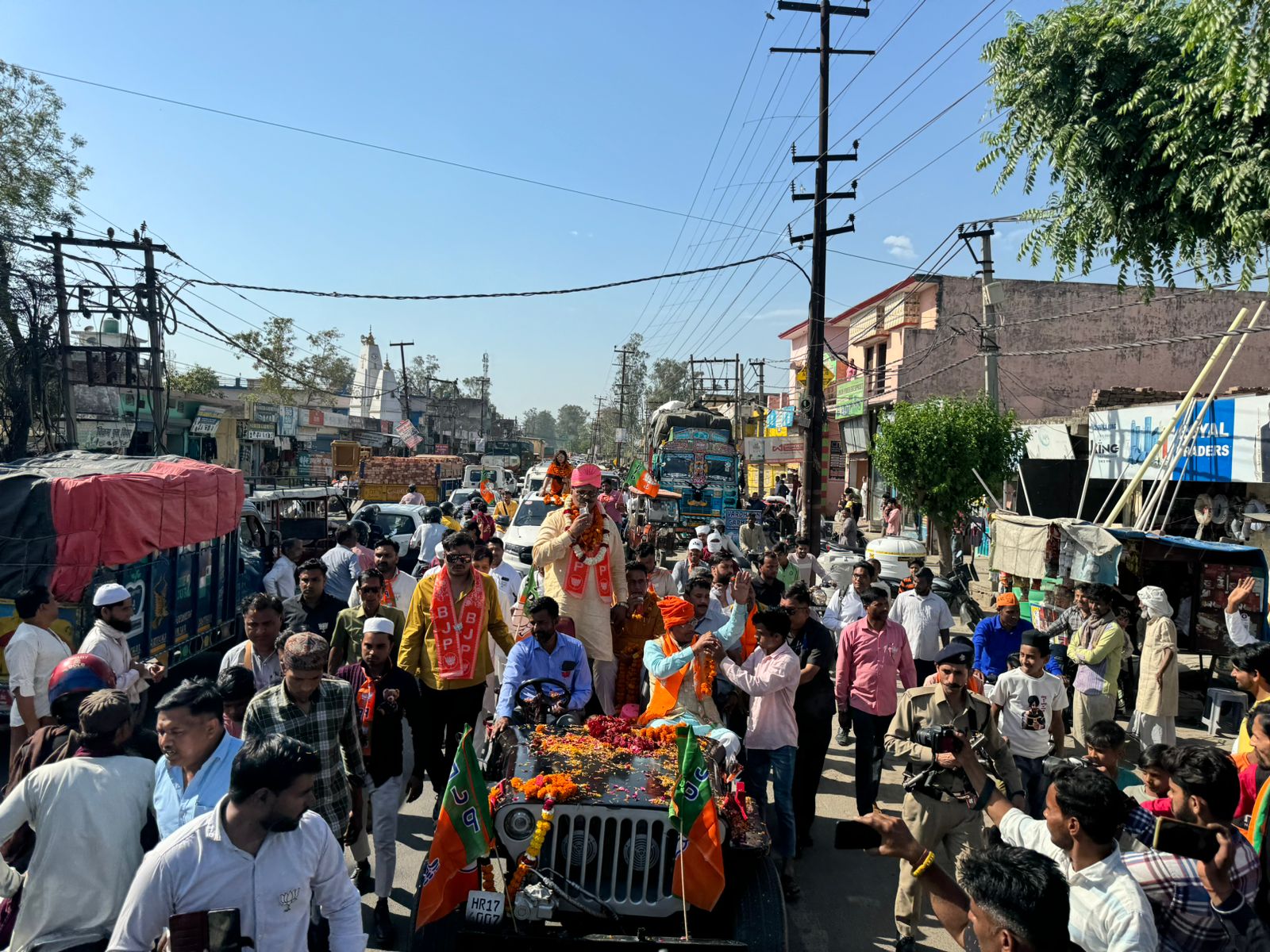 खानपुर विधानसभा क्षेत्र में त्रिवेंद्र के महा जनसंपर्क अभियान व मेगा रोड शो में दिखा लोगों का हुजूम.
