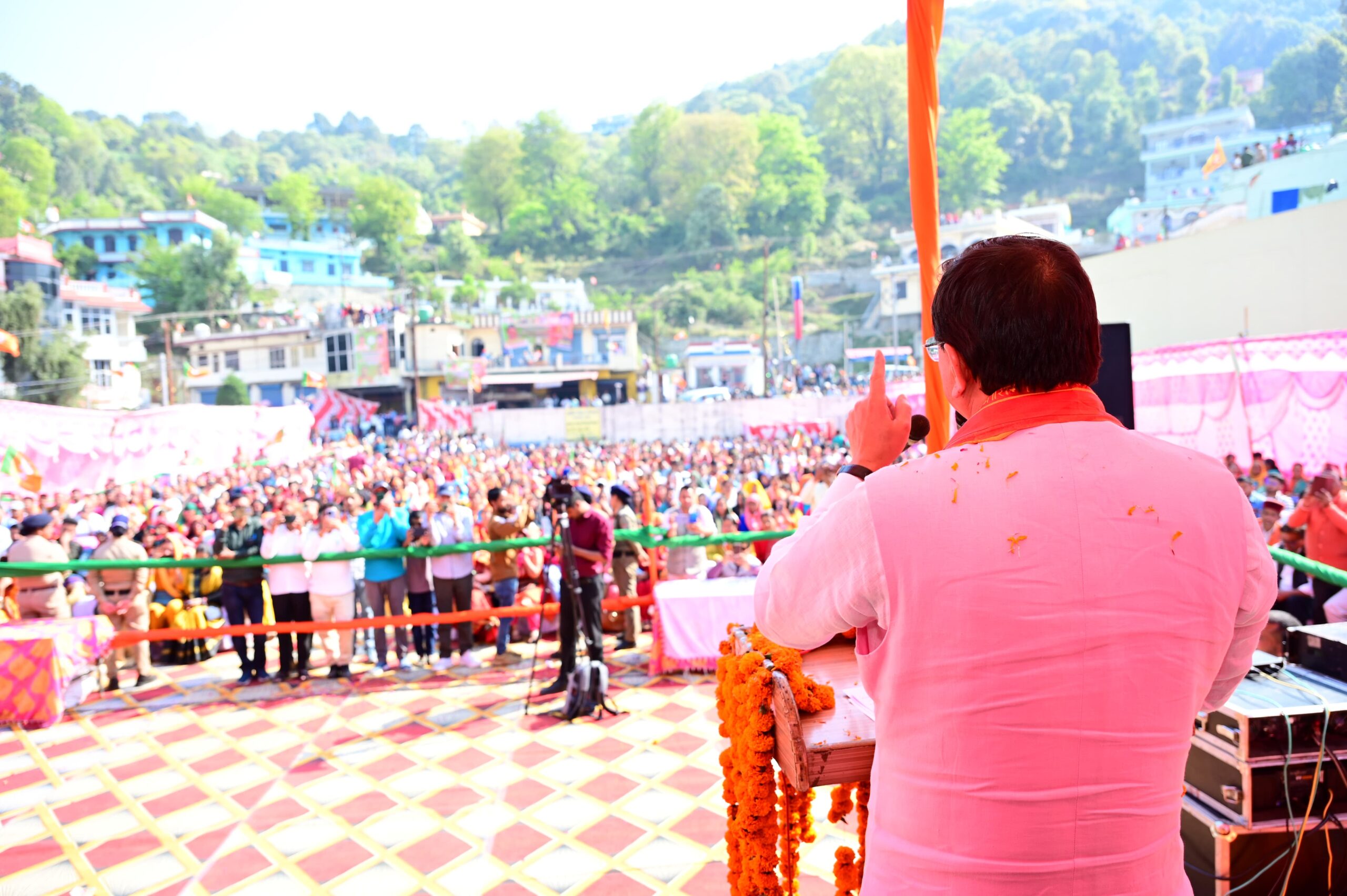 प्रधानमंत्री द्वारा दिए गए नारे को साकार करना है। सभी ने मिलकर टिहरी लोकसभा क्षेत्र से भाजपा प्रत्याशी श्रीमती माला राज्यलक्ष्मी शाह जी को भारी मतों से विजयी बनाकर, आदरणीय मोदी जी को तीसरी बार प्रधानमंत्री बनाने में अपना योगदान देना है
