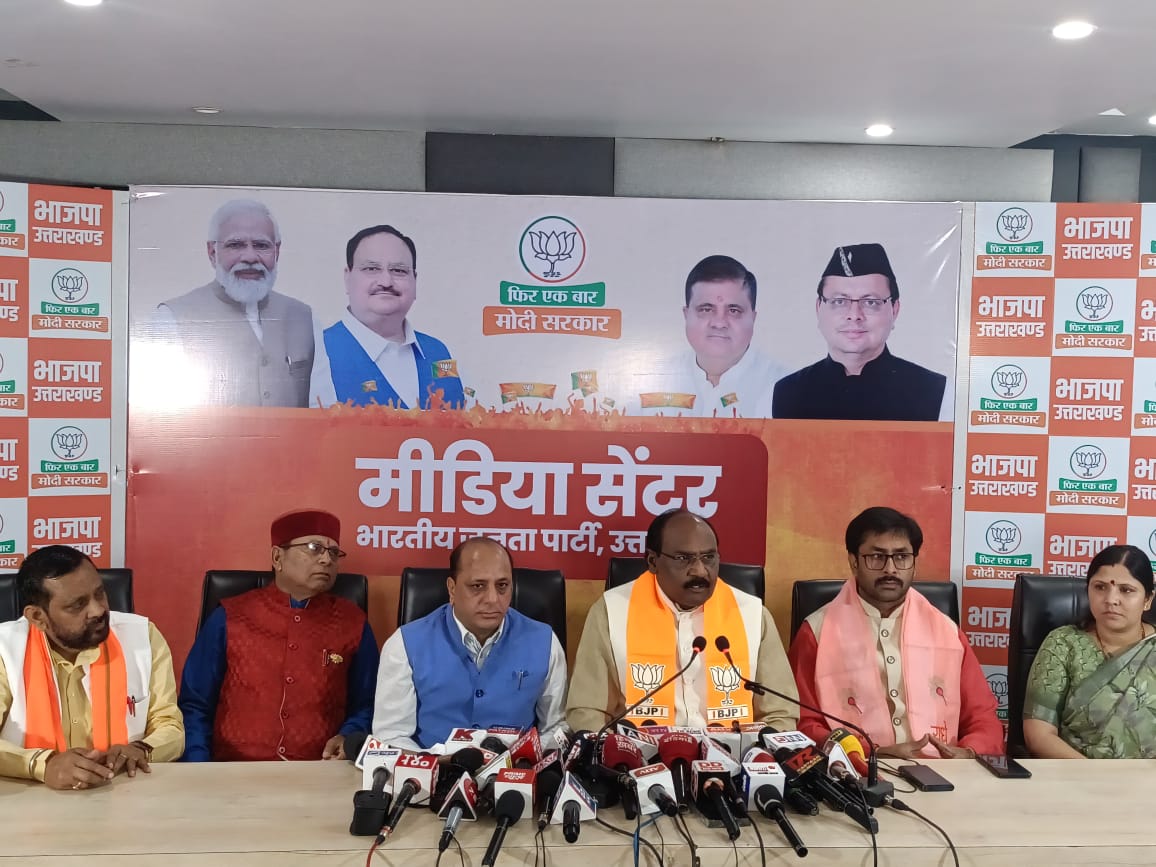 मोदी सरकार और राज्य सरकारों से कामों से बेहद प्रसन्न हैं और मोदी जी को तीसरी बार पीएम बनाने के लिए कटिबद्ध हैं।