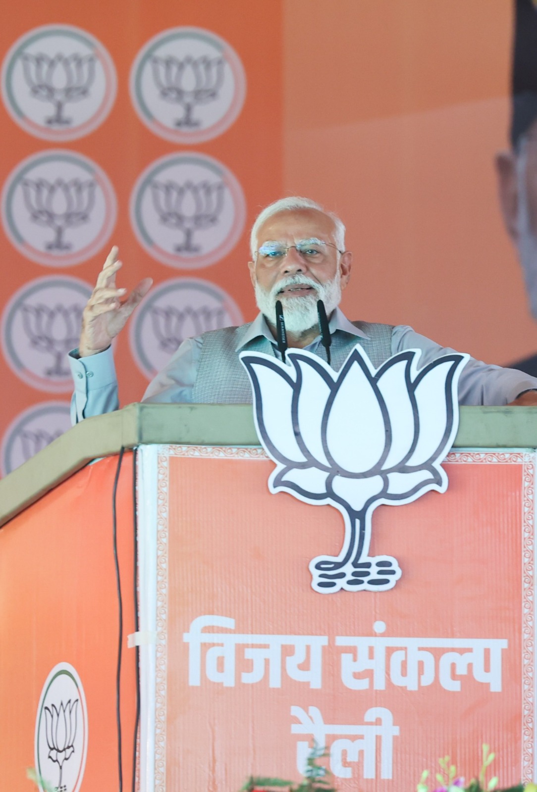 दिल्ली से देहरादून के बीच दूरी हो रही कम’, रेल-सड़क और हवाई कनेक्टिविटी पर ऋषिकेश में बोले पीएम मोदी