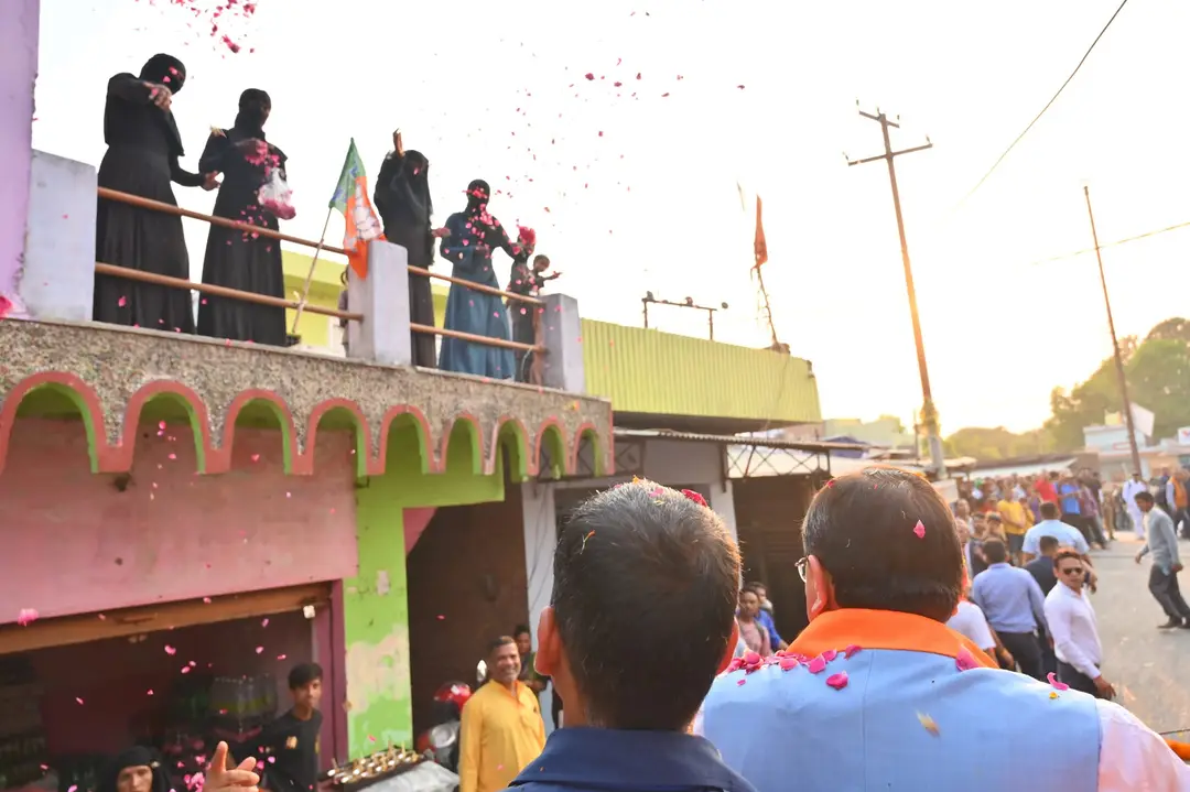 लैंड जेहाद के खिलाफ कड़ी कार्रवाई, यूसीसी, नकल विरोधी कानून और सख्त धर्मांतरण कानून आदि की वजह से धामी की छवि धाकड़ मुख्यमंत्री के रूप में है