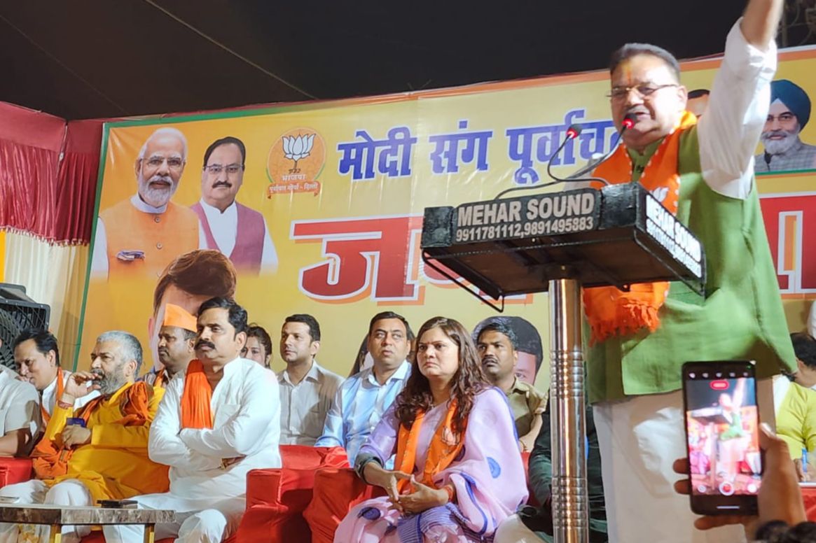 कैबिनेट मंत्री गणेश जोशी ने अपने संबोधन के दौरान मोदी सरकार की उपलब्धियों को गिनाया, और प्रत्याशी मनोज तिवारी को भारी मतों से विजयी बनाने की अपील की