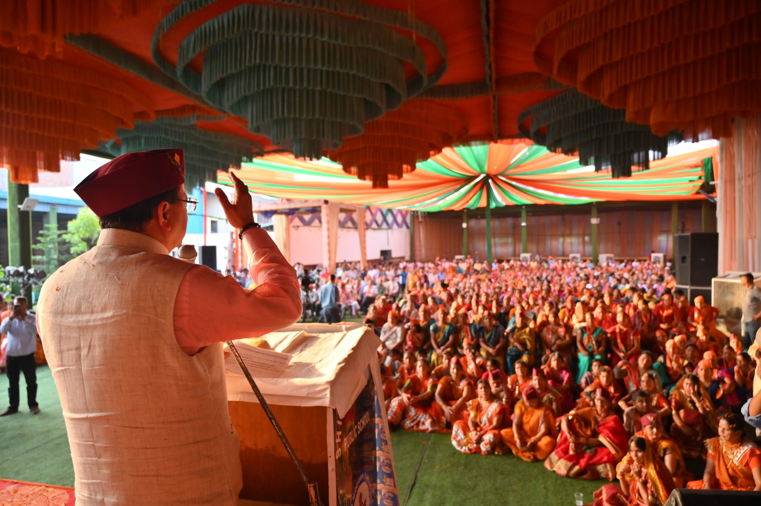 आम आदमी पार्टी देश विरोधी लोगो का समर्थन देती है। उन्होंने जनता से आग्रह किया कि देश विरोधी लोगो को खत्म करने का इस चुनाव में संकल्प लेना है: धामी